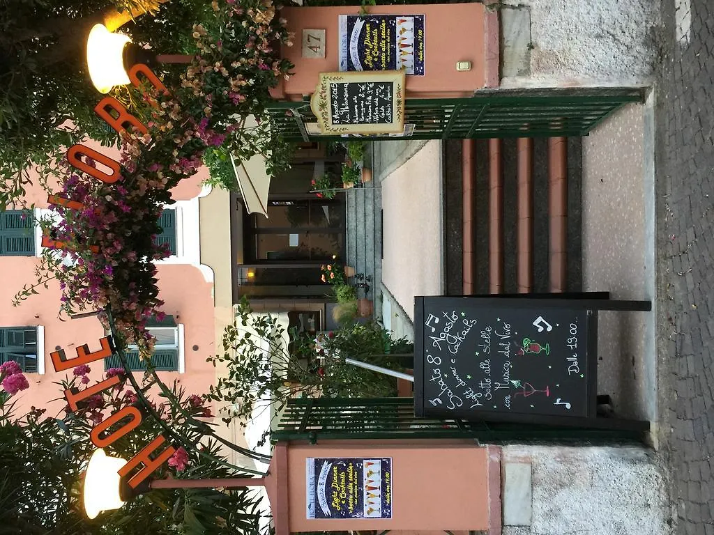 Hotel Flora Celle Ligure 3*,
